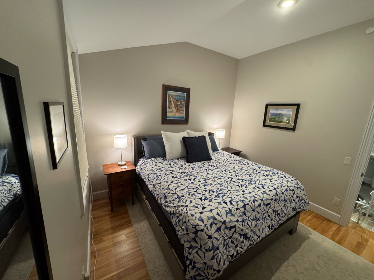 Lakefront One Bedroom Apt With Balcony - Photo 11