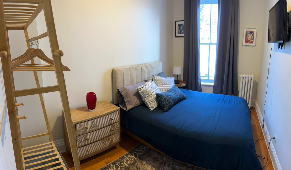 Center Square Guest Bedroom - Photo 5