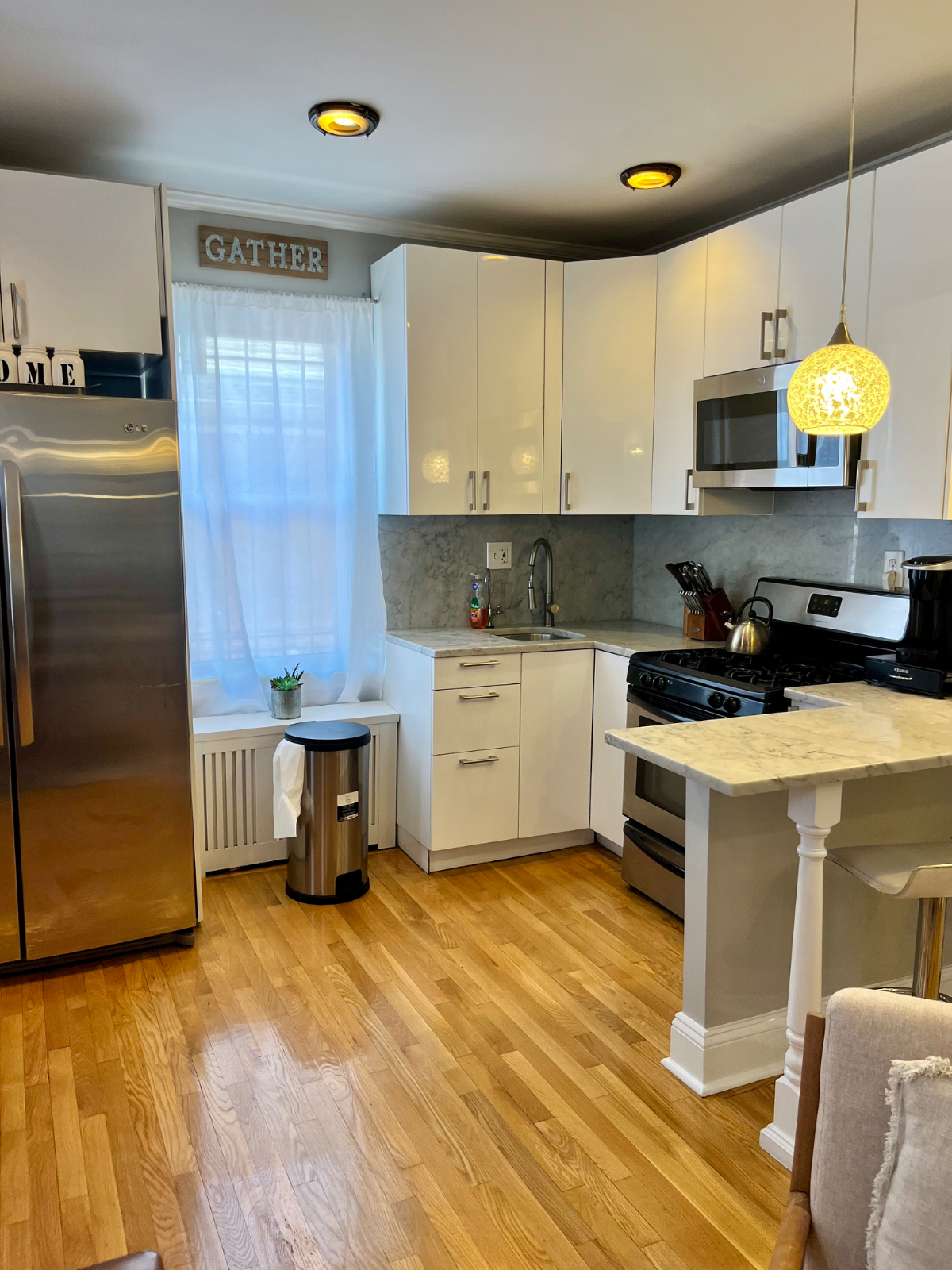 Cozy 2/1  1st fl house  near LGA . All included min 1 month - Photo 10