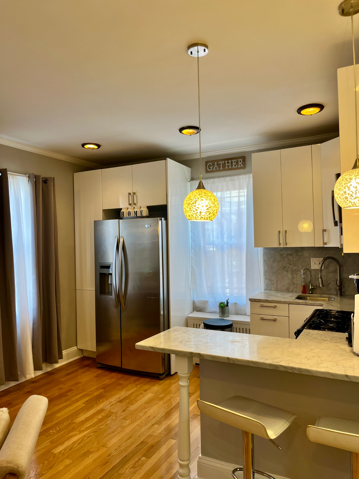 Cozy 2/1  1st fl house  near LGA . All included min 1 month - Photo 11