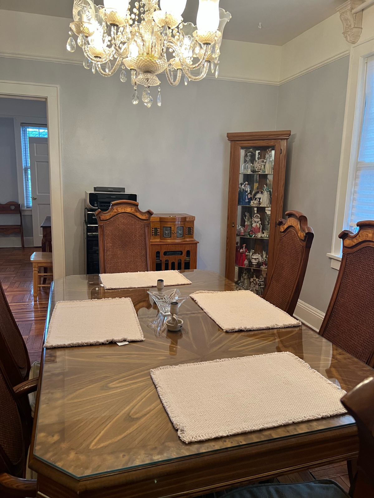 Charming 2BR/1BA Apartment with Modern Comforts in a Prime Location, Near Hospitals. - Photo 3