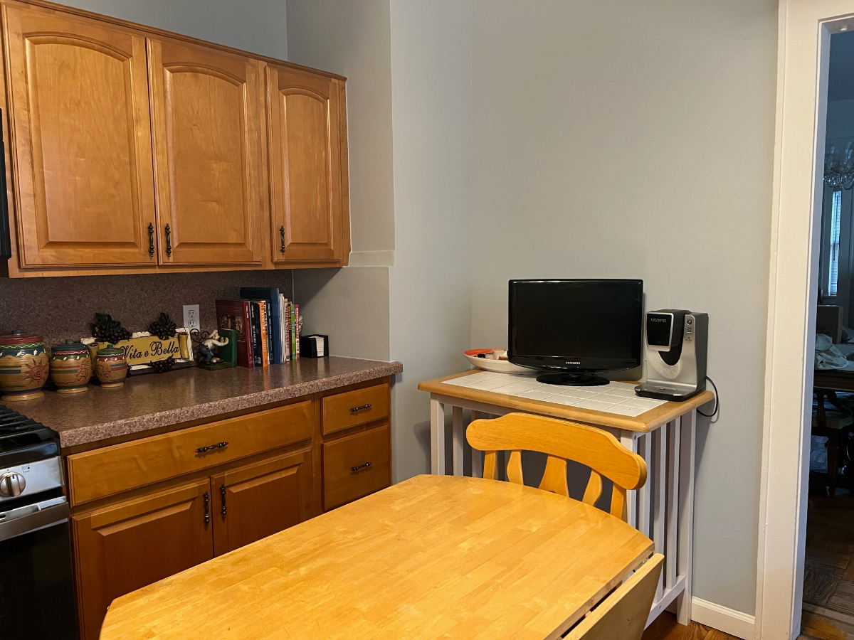 Charming 2BR/1BA Apartment with Modern Comforts in a Prime Location, Near Hospitals. - Photo 8