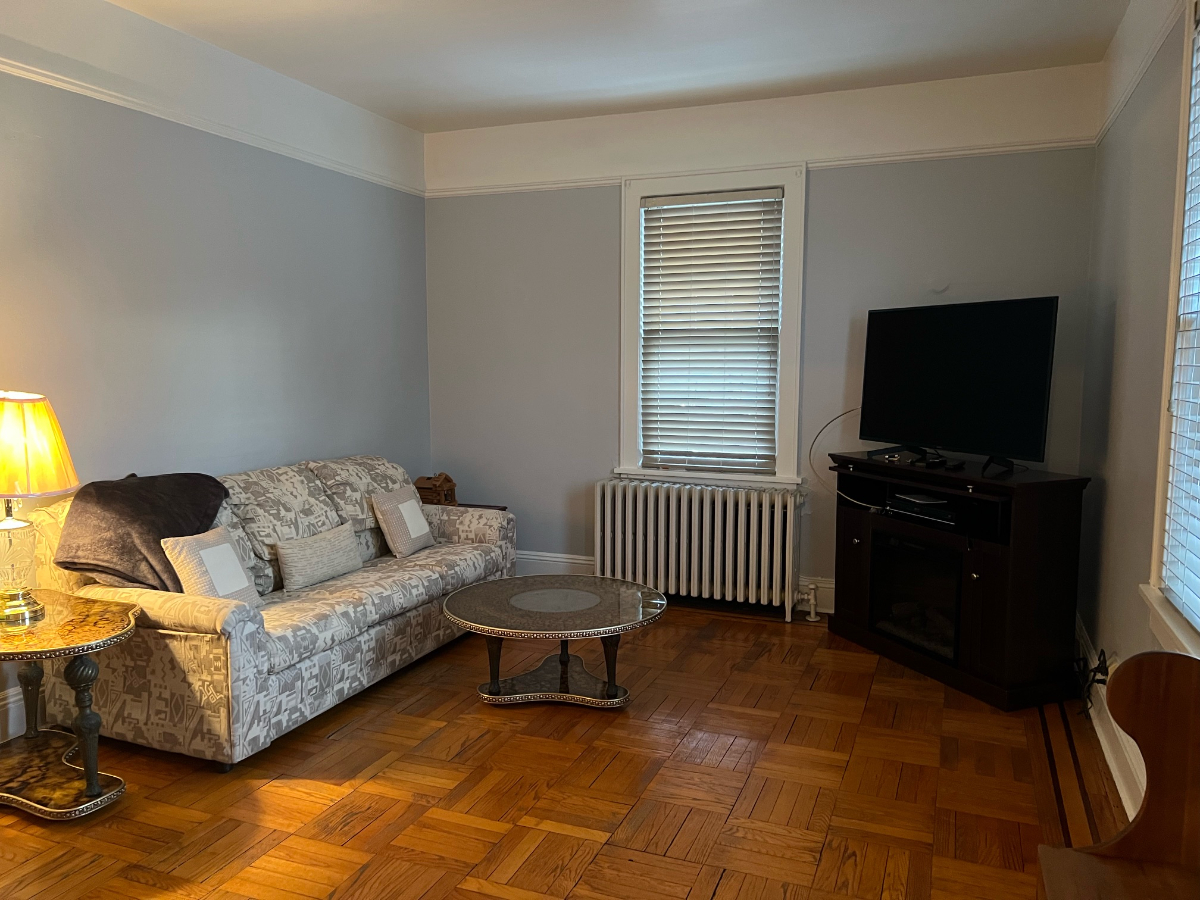 Charming 2BR/1BA Apartment with Modern Comforts in a Prime Location, Near Hospitals. - Photo 1