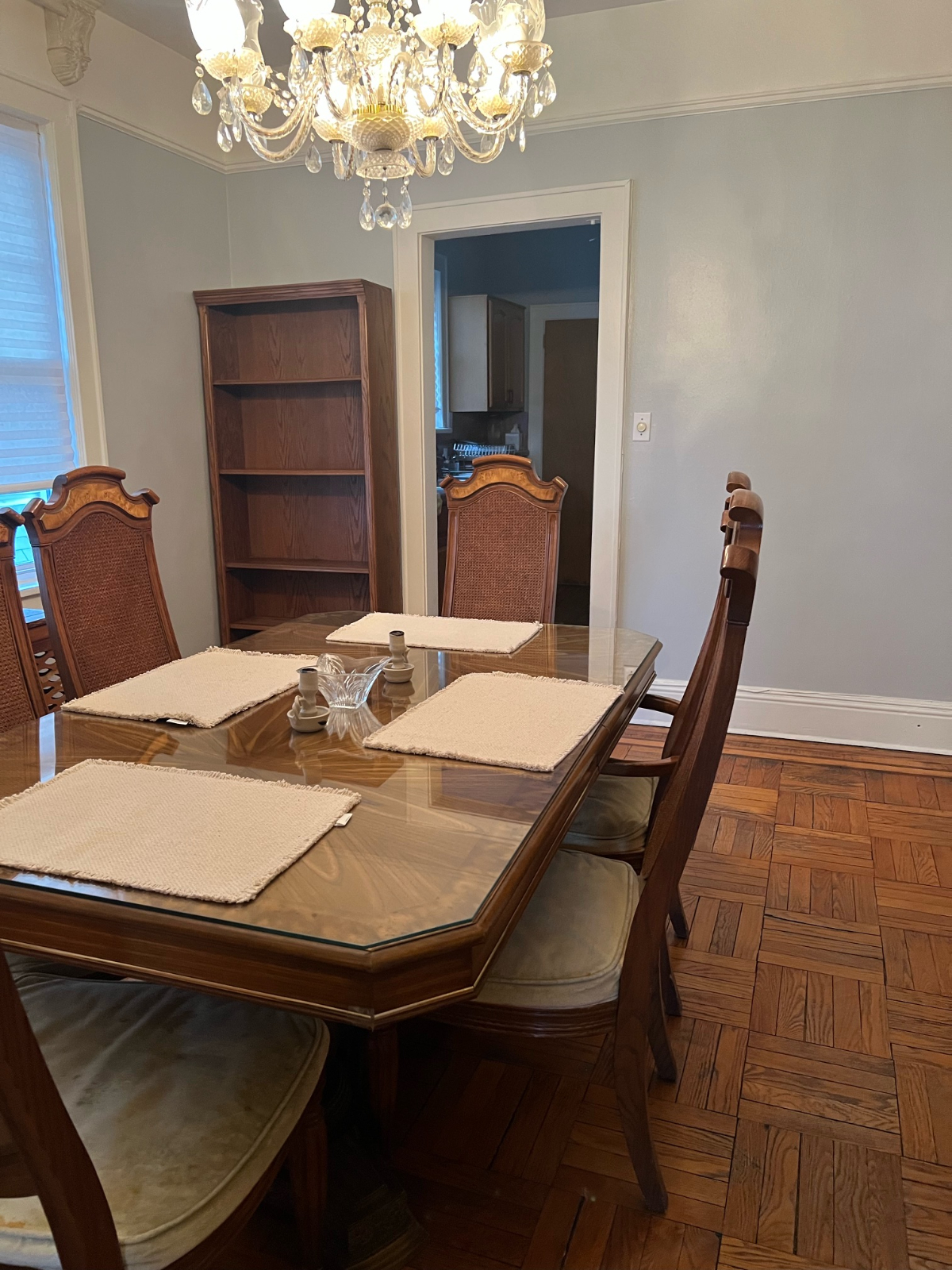 Charming 2BR/1BA Apartment with Modern Comforts in a Prime Location, Near Hospitals. - Photo 4