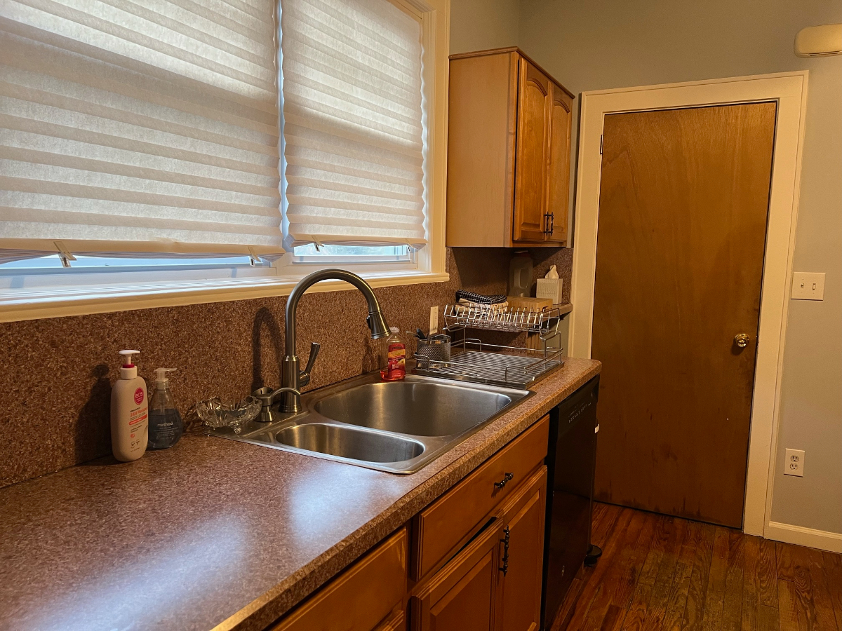 Charming 2BR/1BA Apartment with Modern Comforts in a Prime Location, Near Hospitals. - Photo 7