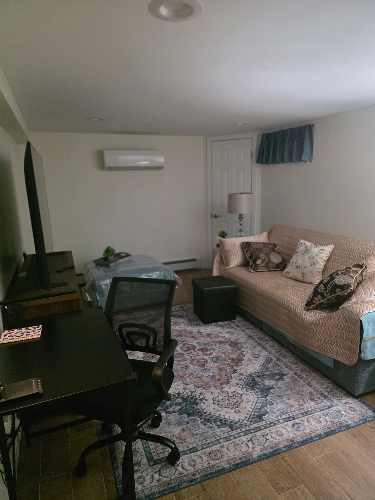 Cozy 1 Bedroom Apartment near 5 Hospitals - Photo 11