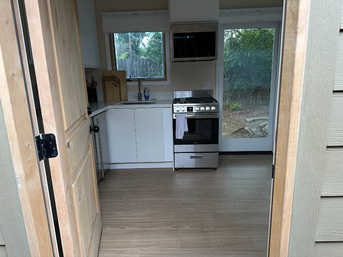 Tiny house in Highland Park - Photo 3