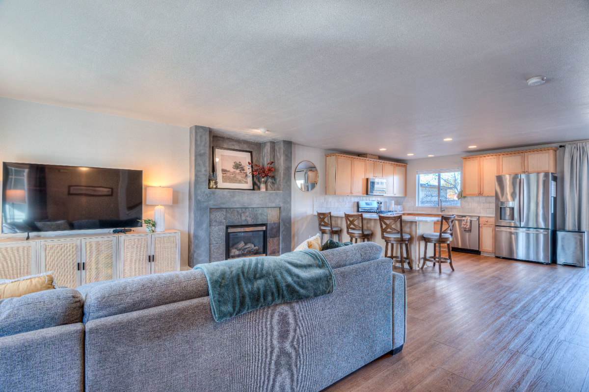 Organic Modern Home Near Bend's Old Mill District - Photo 3