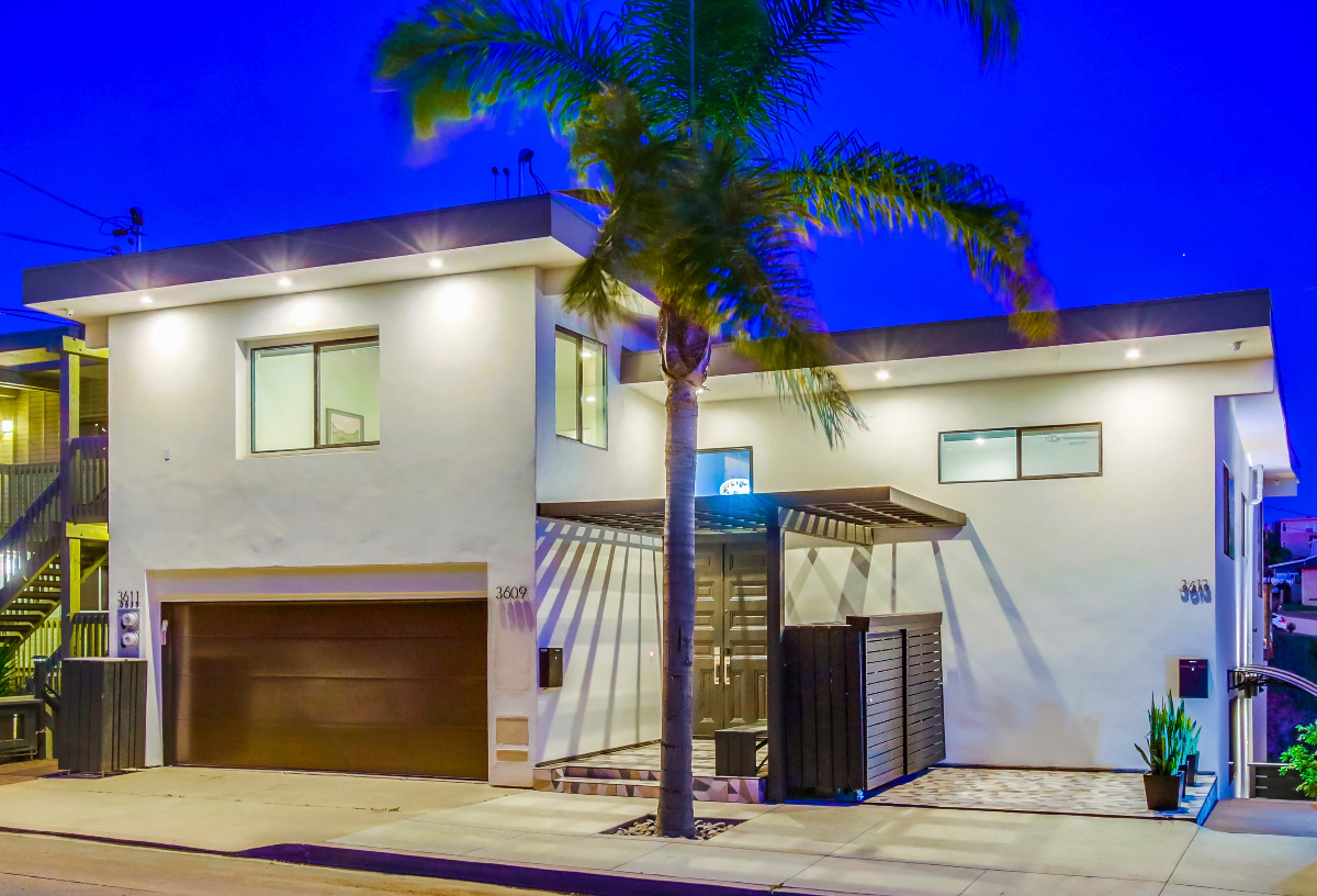 Harbor Views - Vibrant, Chic Hillside Apartment
