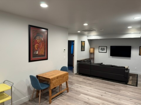 Westside Deluxe Apt - Photo 2