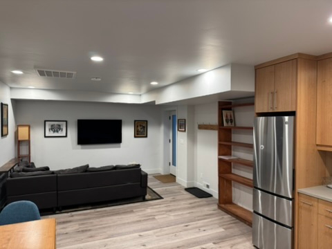 Westside Deluxe Apt - Photo 3