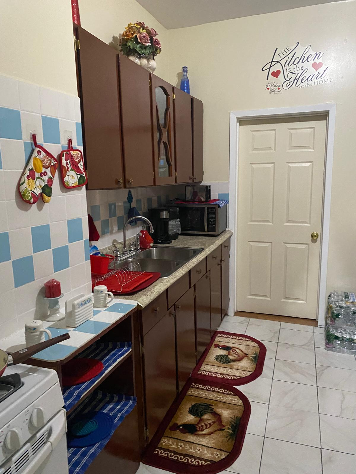 Beautiful, spacious and fully furnished bedroom centrally located in Brooklyn, New York. - Photo 10