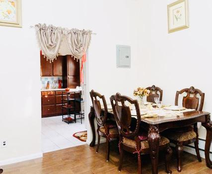 Beautiful, spacious and fully furnished bedroom centrally located in Brooklyn, New York. - Photo 11