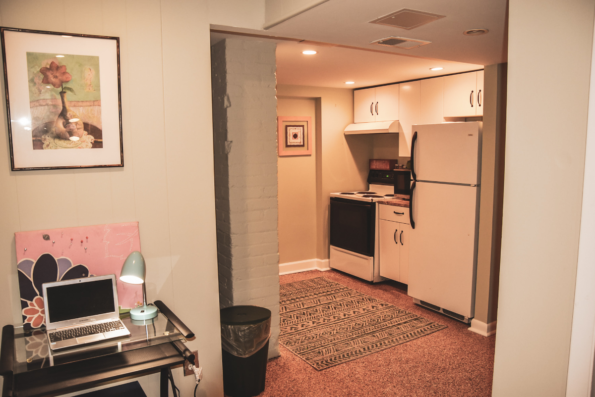 Entire English Basement in Private Home - Photo 7
