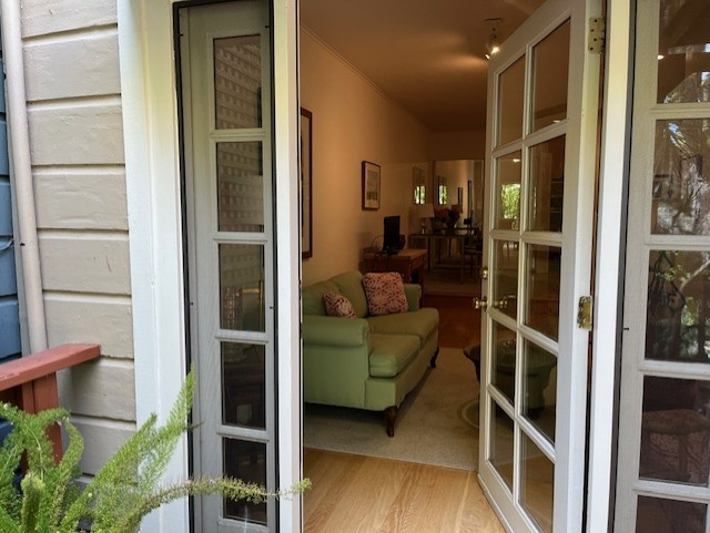 Fully Furnished Studio for Traveling Nurses - Private Entrance & Garden Deck - Photo 3
