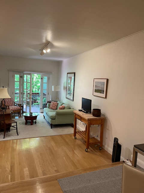 Fully Furnished Studio for Traveling Nurses - Private Entrance & Garden Deck - Photo 1