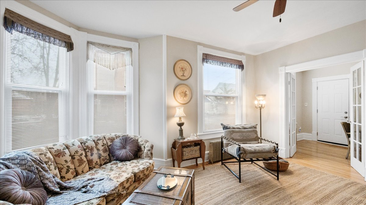 Charming 1-Bedroom Apartment - Photo 1