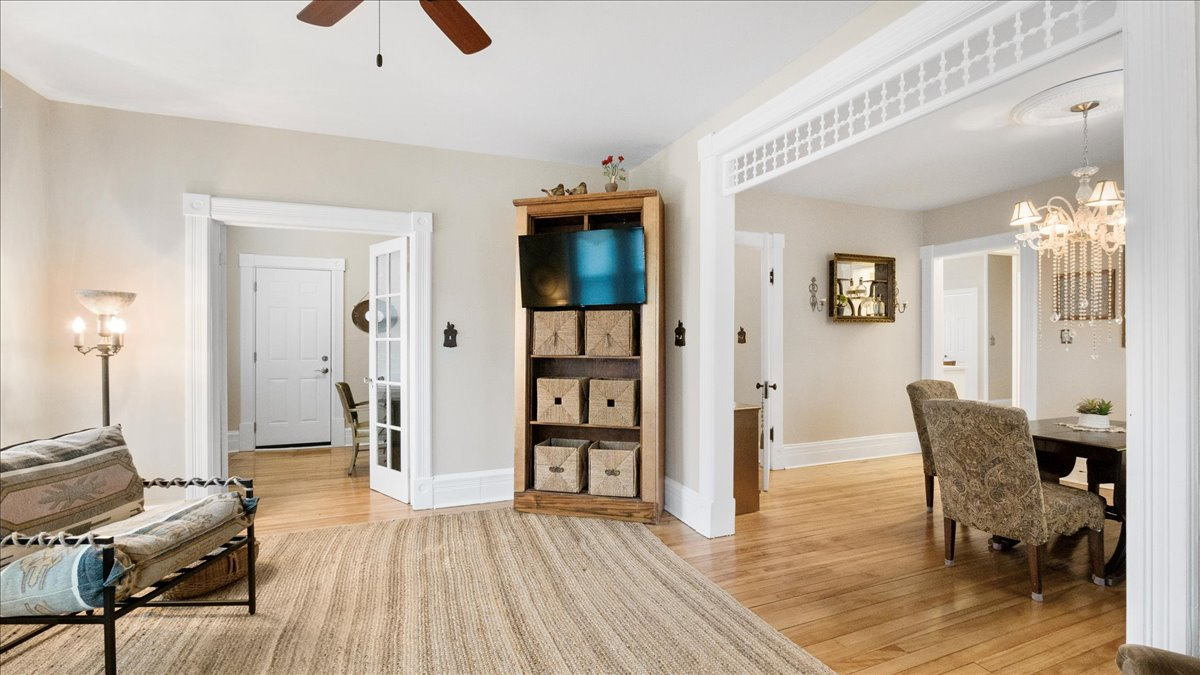 Charming 1-Bedroom Apartment - Photo 3