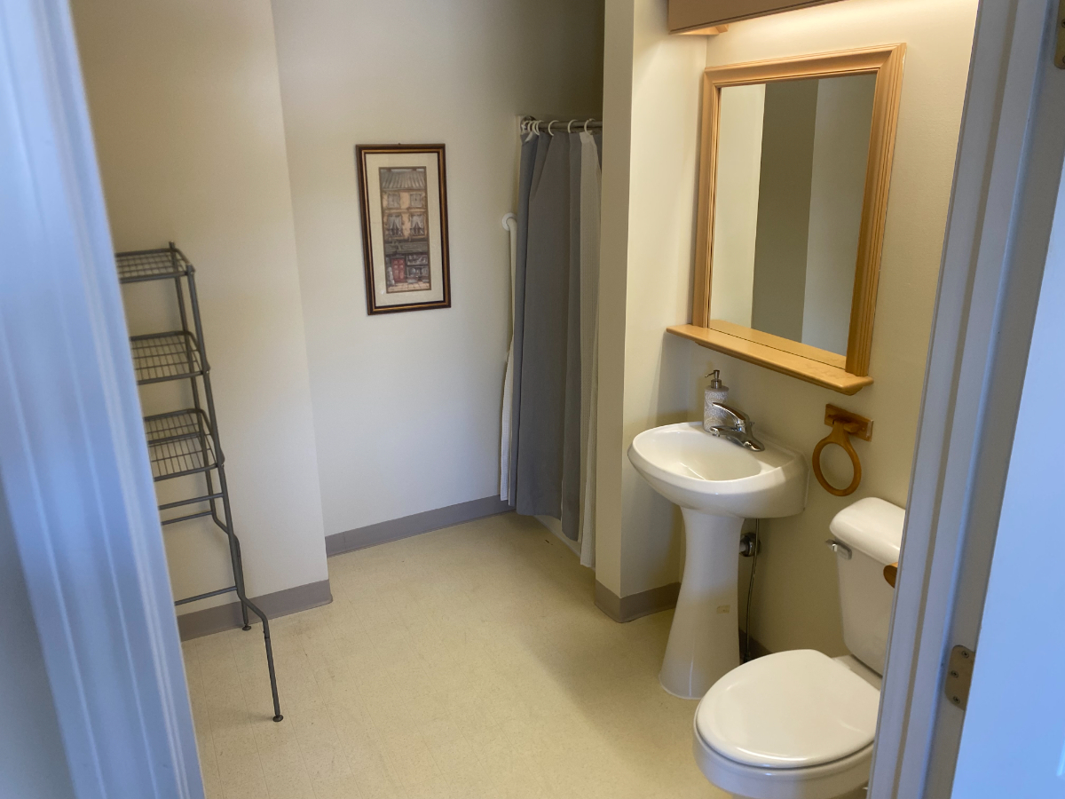 Cozy Private Apartment within Williamstown Gardens nearby Downtown - Photo 4