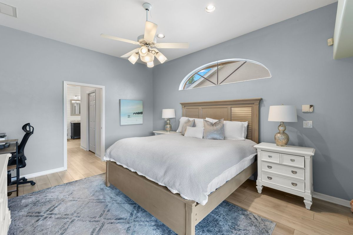 5 Bedroom Home with Private Pool & Spa in gated community - Photo 8