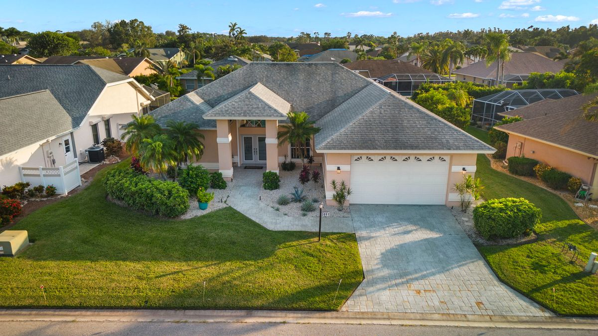 5 Bedroom Home with Private Pool & Spa in gated community
