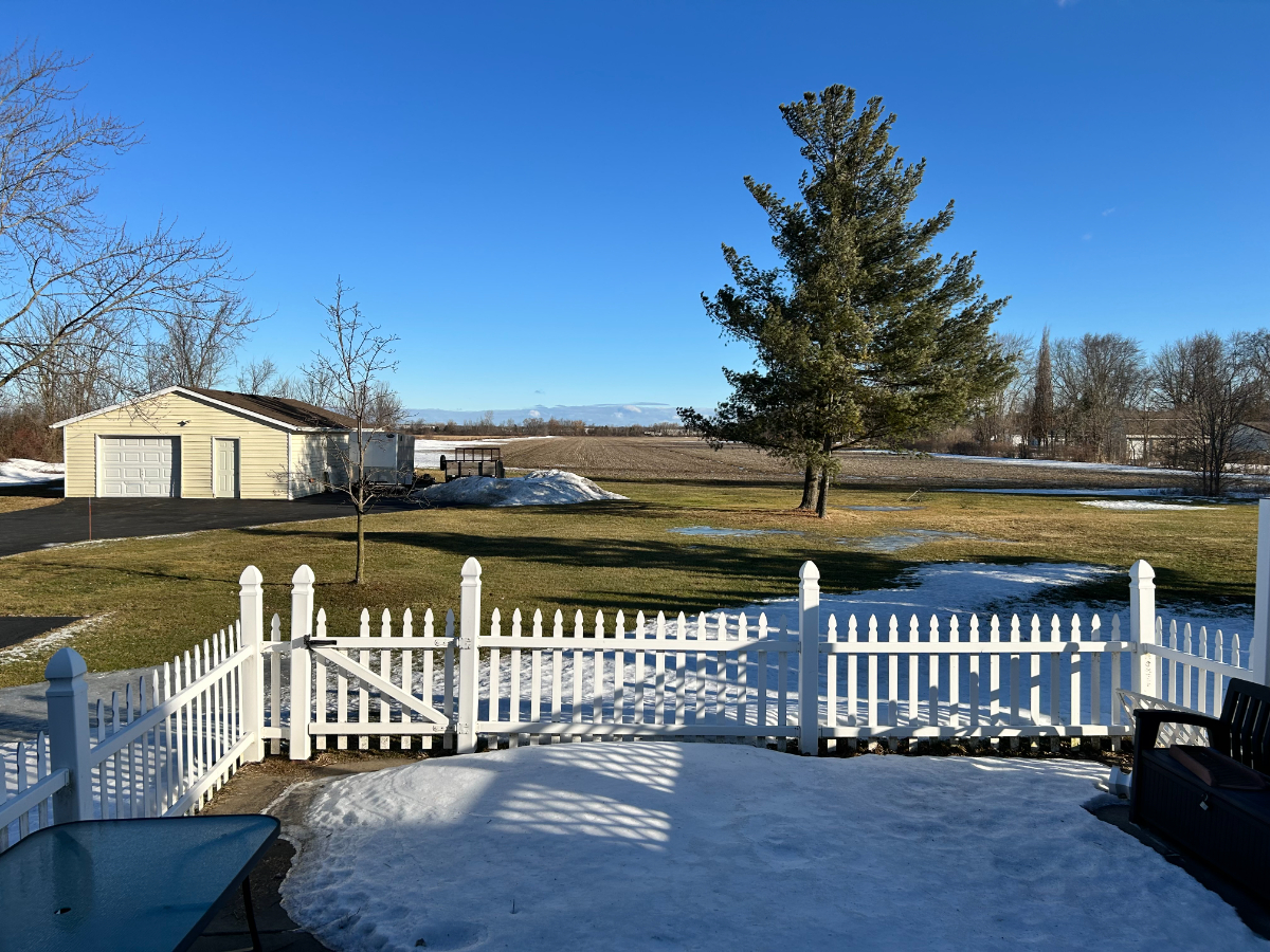 Enchanting Country Retreat with Modern Comforts in Niagara Falls - Cozy, Convenient, and Close to Na - Photo 8