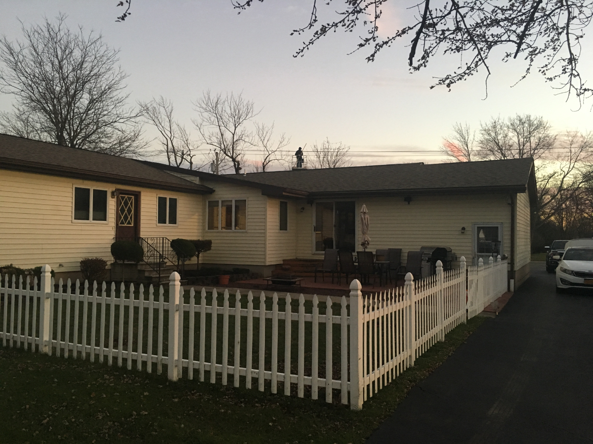 Enchanting Country Retreat with Modern Comforts in Niagara Falls - Cozy, Convenient, and Close to Na - Photo 9