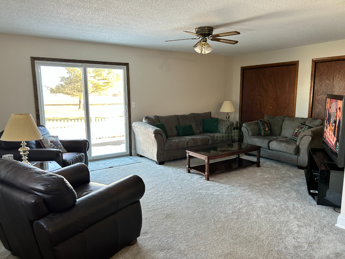 Enchanting Country Retreat with Modern Comforts in Niagara Falls - Cozy, Convenient, and Close to Na - Photo 2
