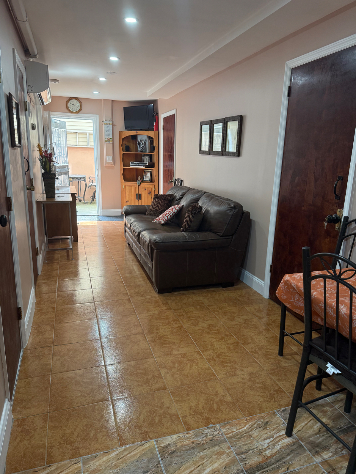 Room 1 - Charming Room Near Shopping & Dining - Photo 4