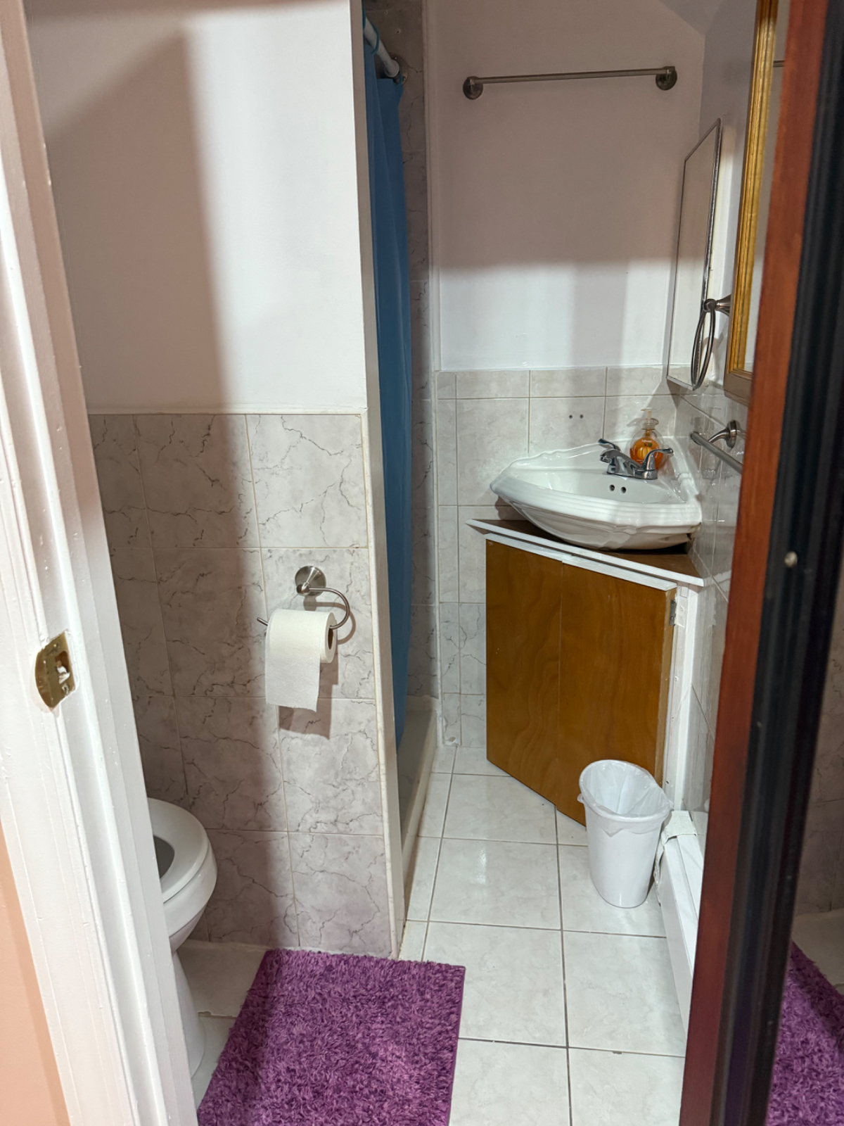 Room 1 -  Charming Room Near Shopping & Dining - Photo 11