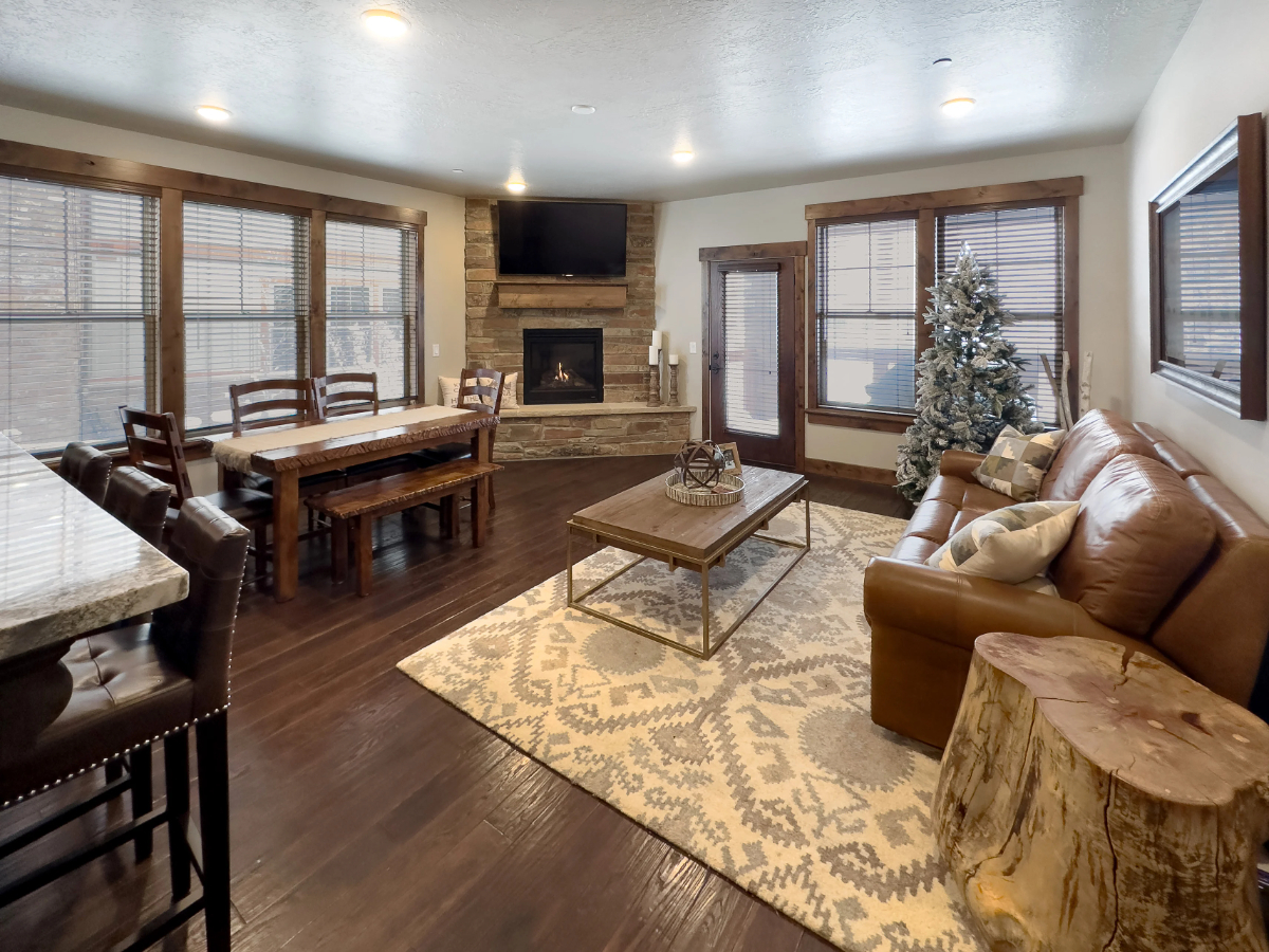 Ideal Condo (825812)