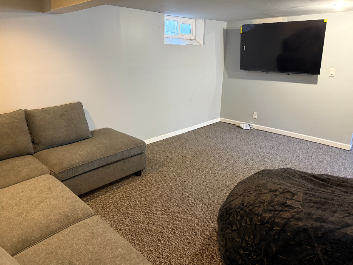 Charming 1-bedroom Basement Apartment with Private Entrance and Full Amenities - Photo 2