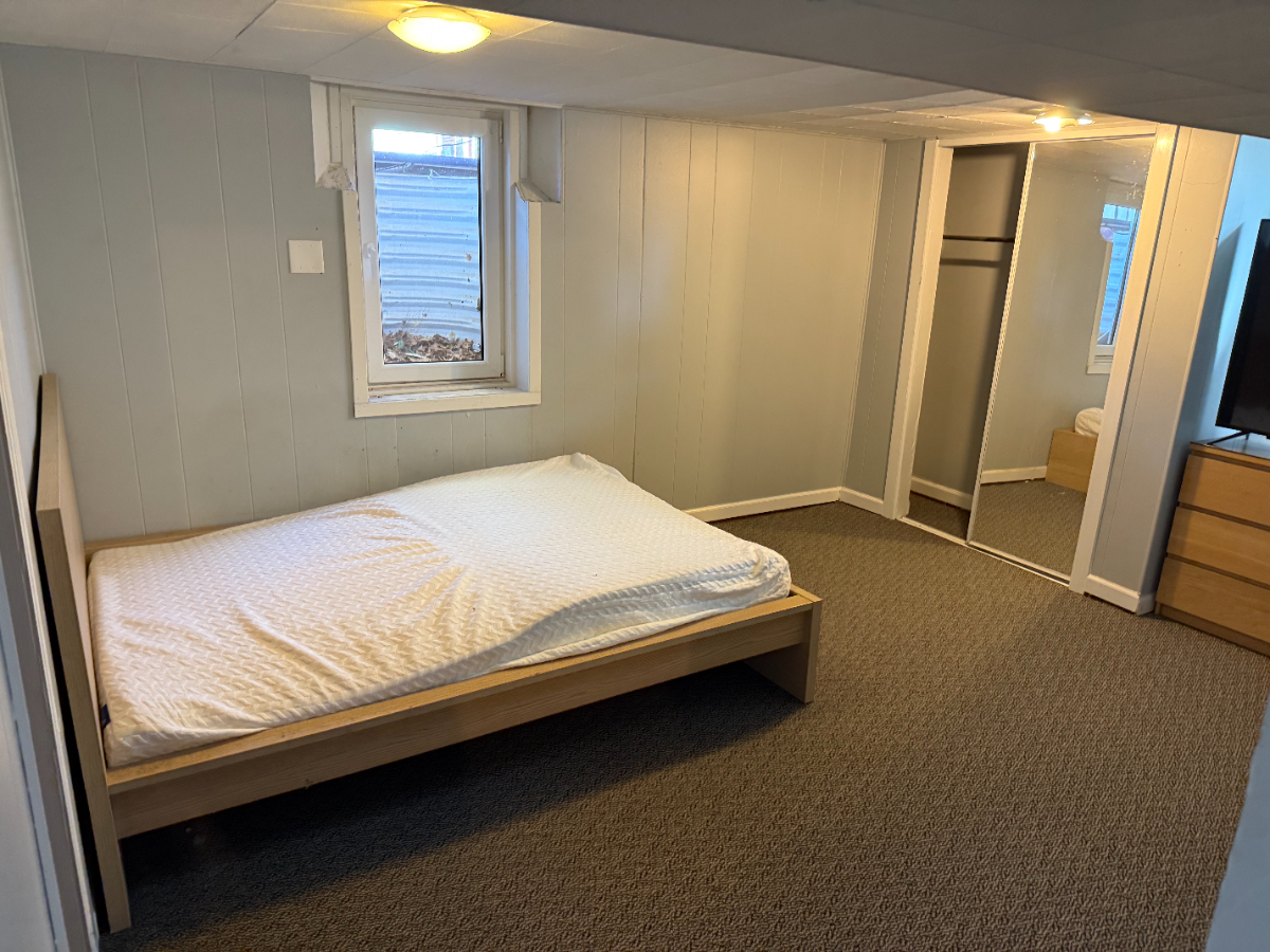 Charming 1-bedroom Basement Apartment with Private Entrance and Full Amenities - Photo 9