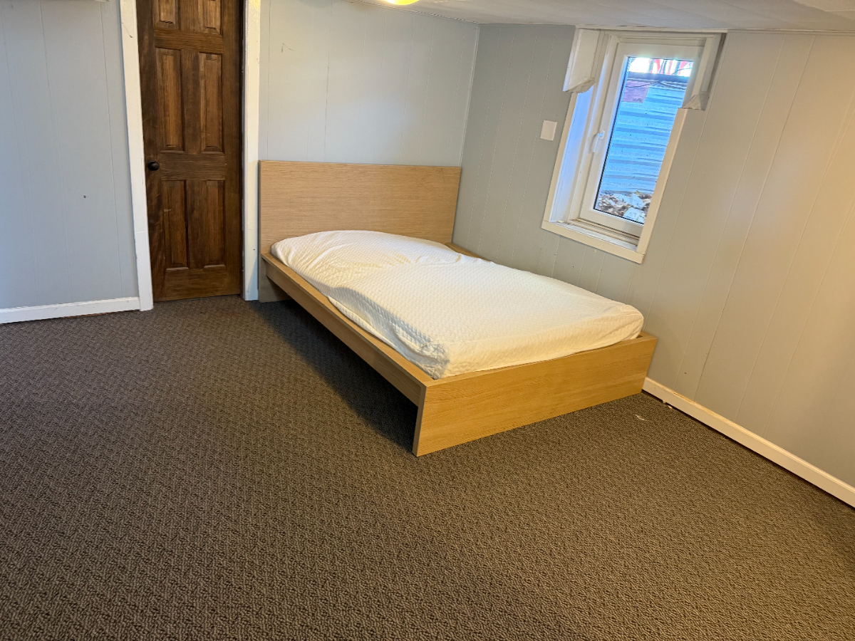 Charming 1-bedroom Basement Apartment with Private Entrance and Full Amenities - Photo 10