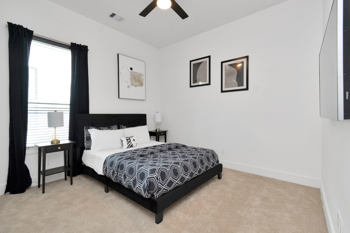 Modern & Cozy Furnished Home Near Medical Center & Downtown - Photo 6