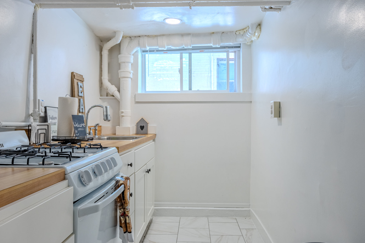 Cozy 1-bedroom apartment located in UNBEATABLE location Washington DC - Photo 2