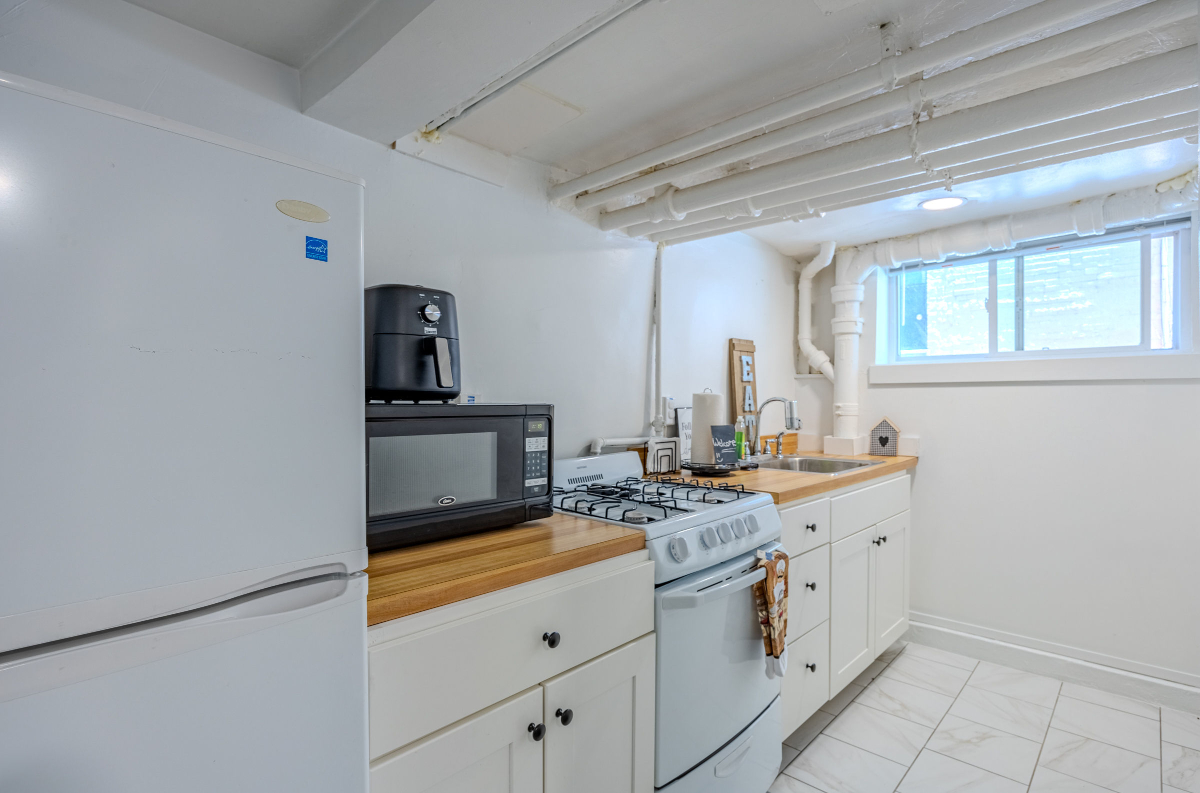 Cozy 1-bedroom apartment located in UNBEATABLE location Washington DC - Photo 3