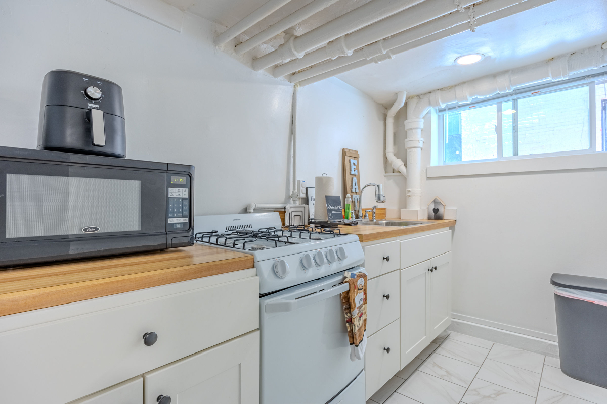 Cozy 1-bedroom apartment located in UNBEATABLE location Washington DC - Photo 6