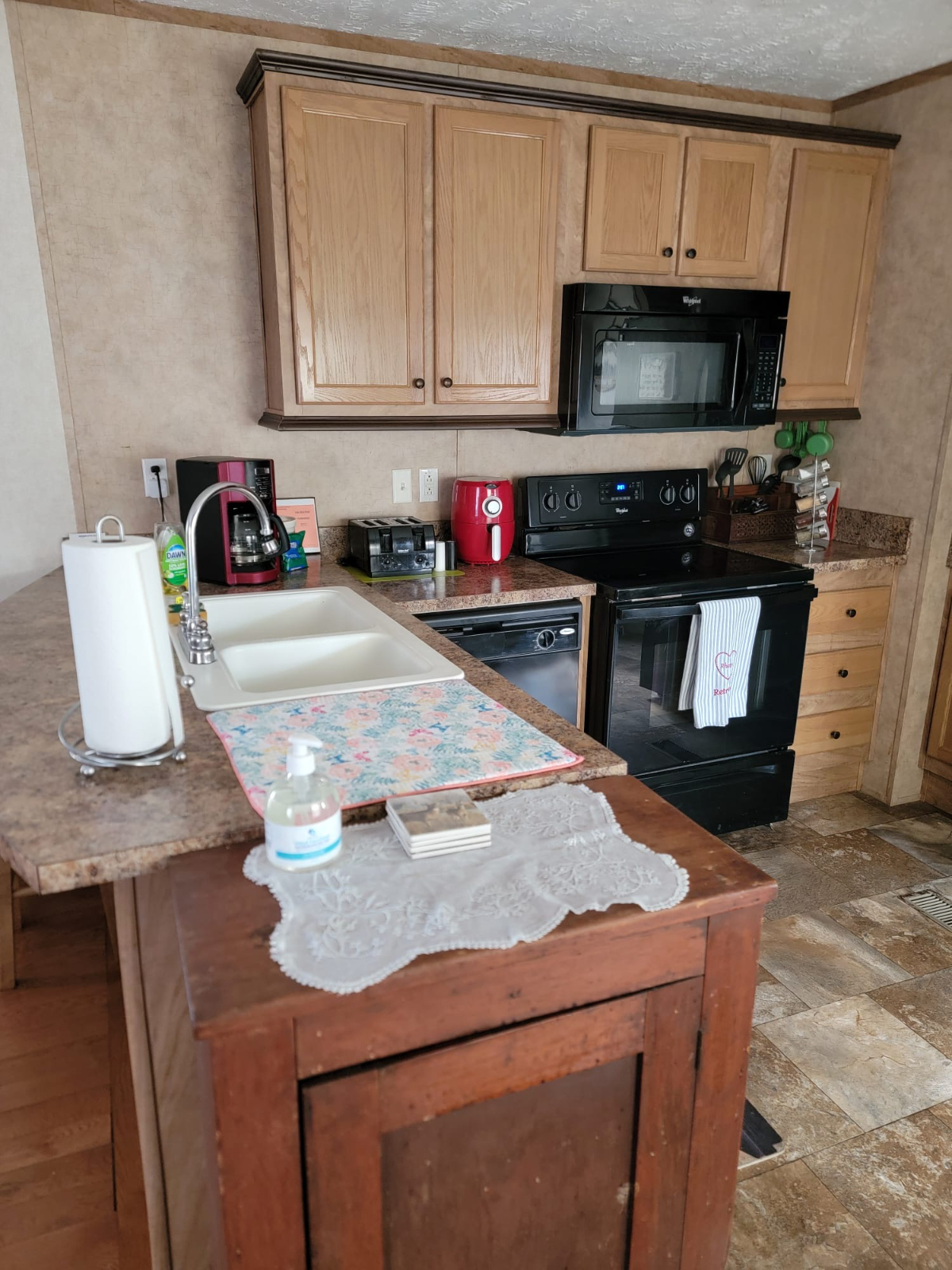 Charming & Newly Renovated Mobile Home--The property can be rented as whole house or per rooms. - Photo 5