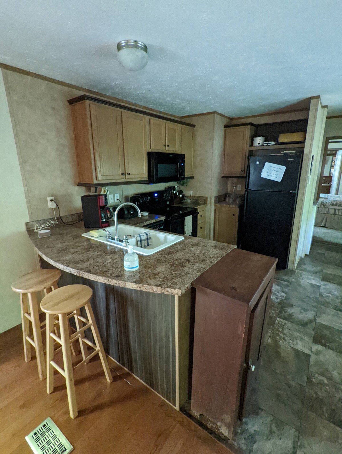 Charming & Newly Renovated Mobile Home--The property can be rented as whole house or per rooms. - Photo 4