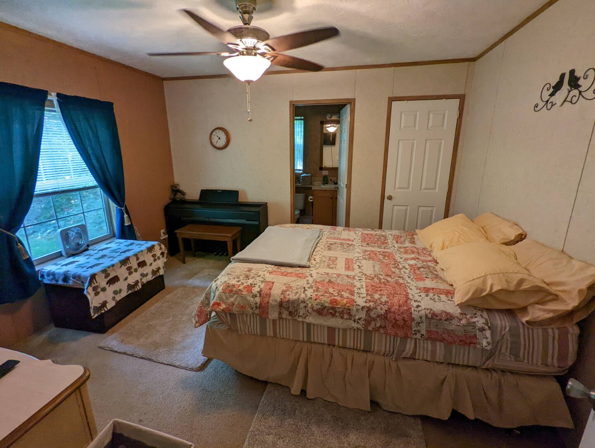 Charming & Newly Renovated Mobile Home--The property can be rented as whole house or per rooms. - Photo 12