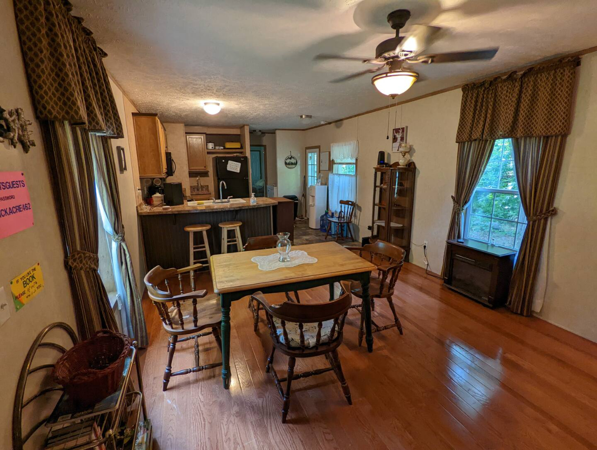 Charming & Newly Renovated Mobile Home--The property can be rented as whole house or per rooms. - Photo 9
