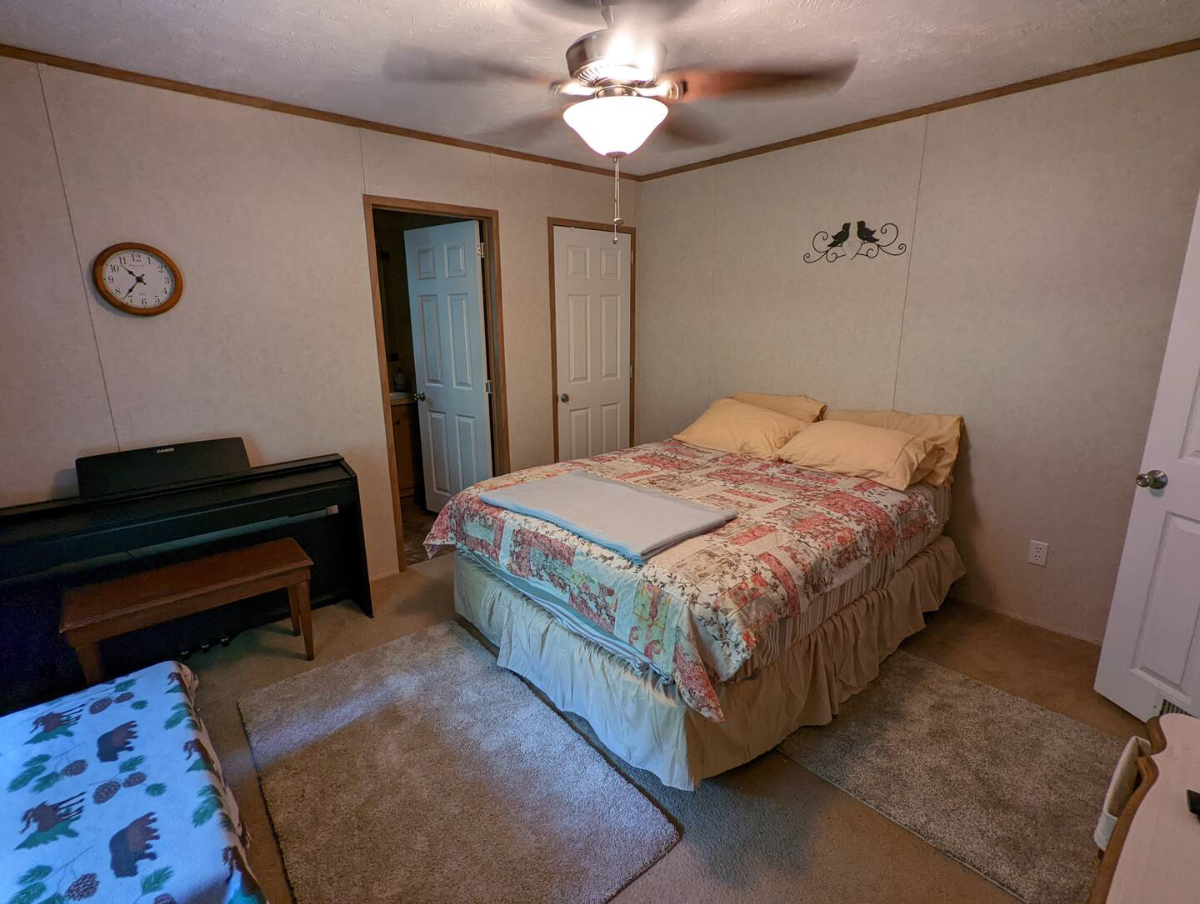 Charming & Newly Renovated Mobile Home--The property can be rented as whole house or per rooms. - Photo 11