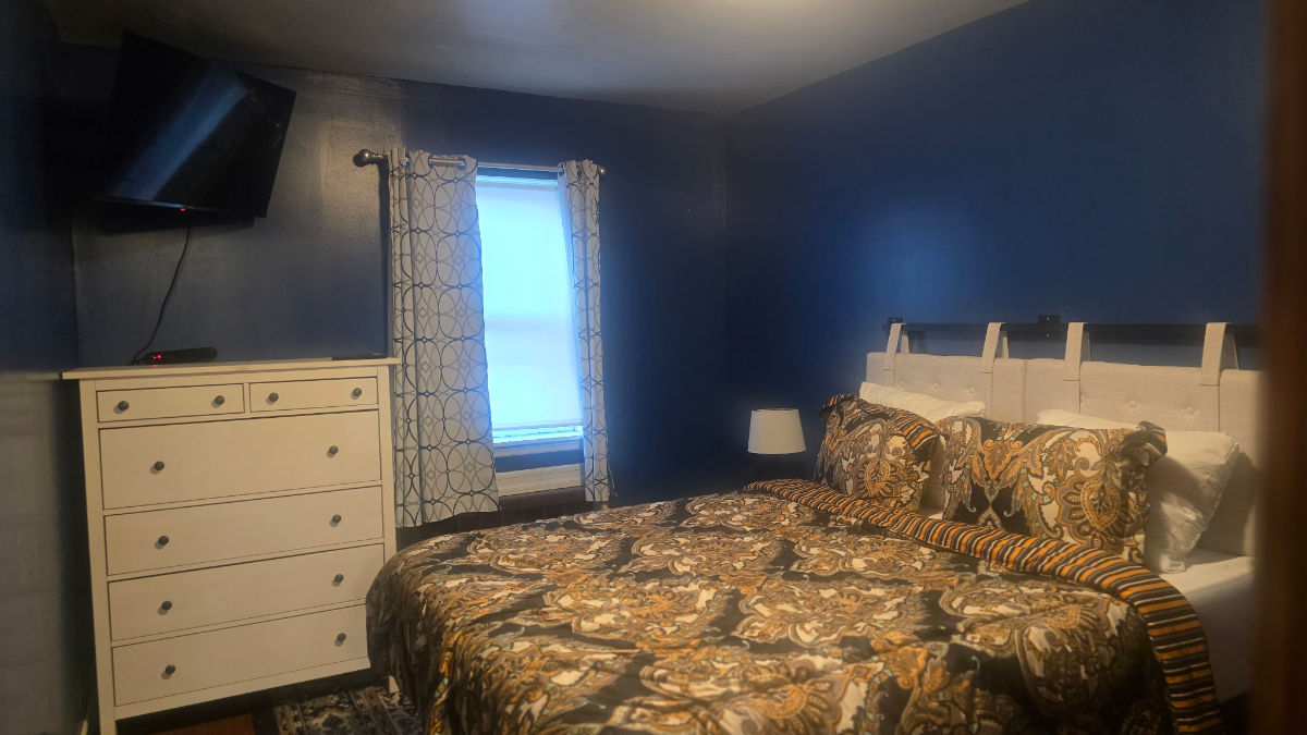 Experience Brooklyn Charm - Cozy Room