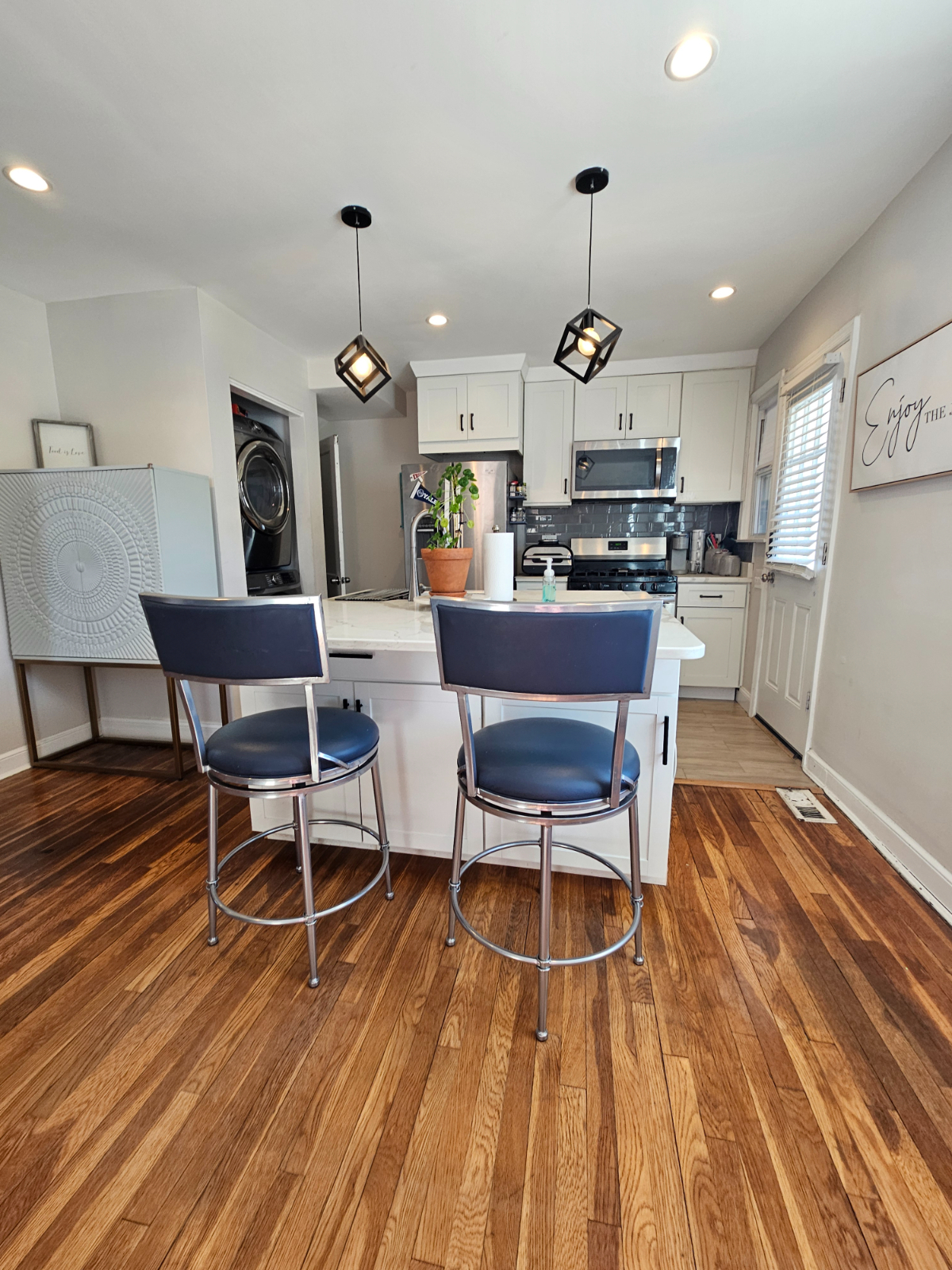 Recently Renovated Row House in Historic Anacostia - Photo 2