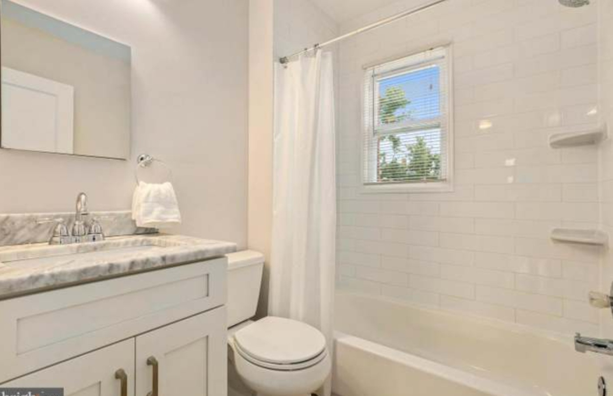 Recently Renovated Row House in Historic Anacostia - Photo 10