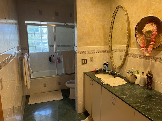 Tranquil Retreat - Serene Queen Suite - Photo 2