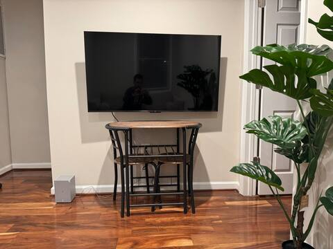 Capitol Hill - Easy Metro Access & Free Parking - Photo 2