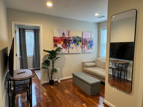 Capitol Hill - Easy Metro Access & Free Parking - Photo 4