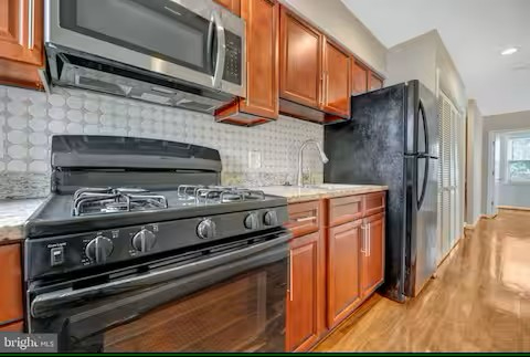 Capitol Hill - Easy Metro Access & Free Parking - Photo 11